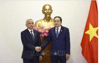  Top Vietnamese legislator hosts Vice President of Lao National Assembly